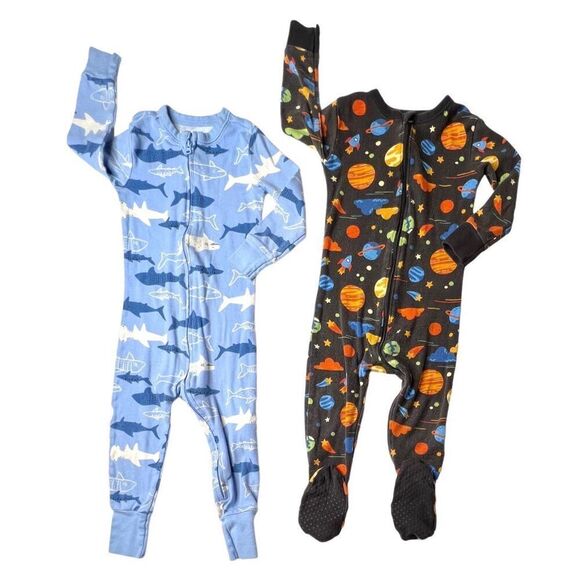 Old Navy (2) Toddler Zipper Footies Sleeper Romper Sharks Cosmos Planets sz 2T - Picture 1 of 9